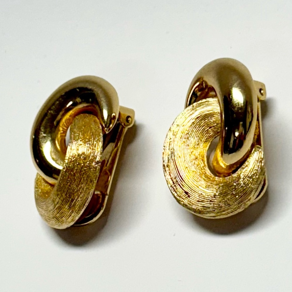 Vintage Christian Dior Gold Tone Interlocking Hoop Clip-On Earrings - Picture 3 of 5